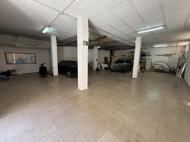Amplio Local Comercial próximo al centro de Águilas