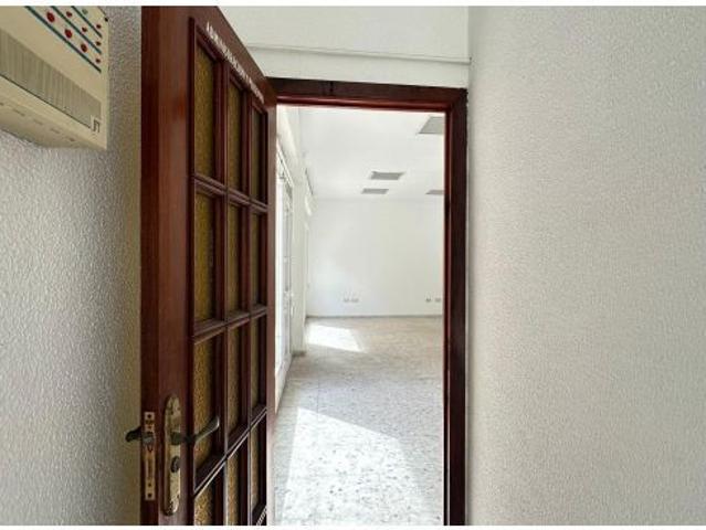 Amplio local comercial reformado en La Velada
