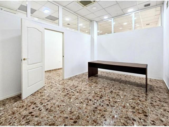 AMPLIO LOCAL COMERCIAL/OFICINA EN PLENO CENTRO DE ARGUINEGUÍN, ENTRE LA ROTONDA DE LA BALLENA Y LA P