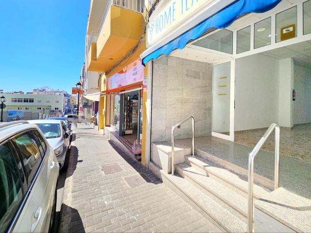 AMPLIO LOCAL COMERCIAL/OFICINA EN PLENO CENTRO DE ARGUINEGUÍN, ENTRE LA ROTONDA DE LA BALLENA Y LA PLAYA DE LA CIUDAD. ZONA MUY TRANSITADA Y CONCURRIDA. UBICACIÓN IDEAL