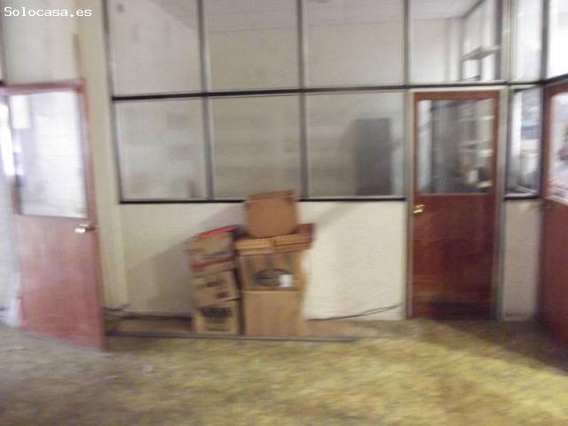 AMPLIO LOCAL, CON ESCAPARATE