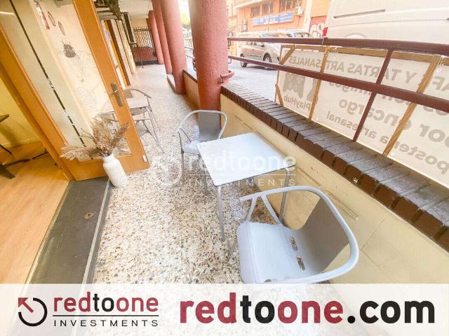 Amplio local con terraza a la venta