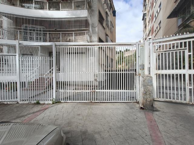 AMPLIO LOCAL AN ALQUILER A PIE DE CALLE EN COLINAS DE BELLO MONTE