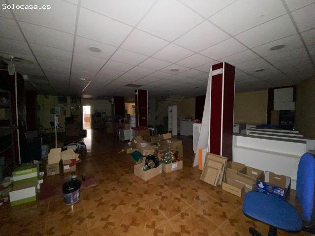Amplio local de 200 m2 junto a la Universidad y Plaza San Francisco. ¡Alquiler, venta o alquiler con