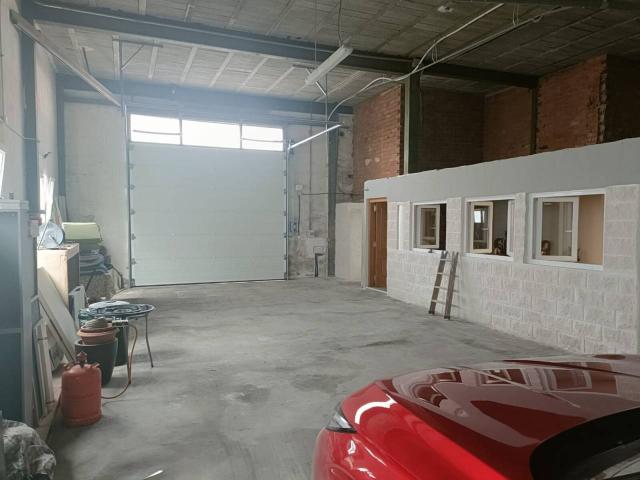 Amplio local en Benirredrà, junto a Gandía – 408 m²