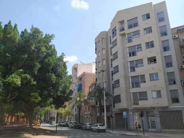 Amplio local en Elche, Alicante Oportunidad de inversión