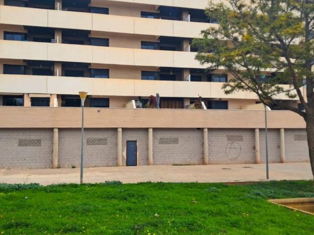 Amplio local en venta en Almería