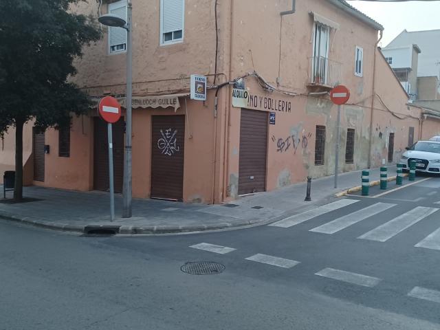AMPLIO LOCAL EN ZONA TRANSITADA