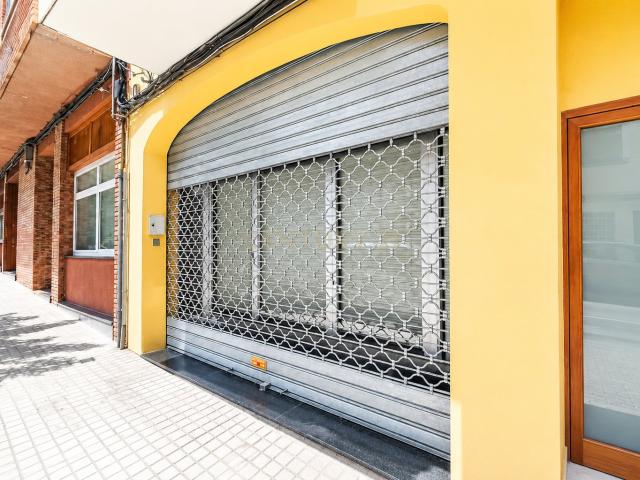 Amplio local reformado en Ontinyent, Valencia