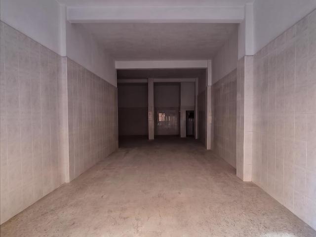 Amplio Local ya registrado con posibilidades de cambio de uso a Vivienda en Carolinas Bajas, Alicante Oportunidad de Inversión