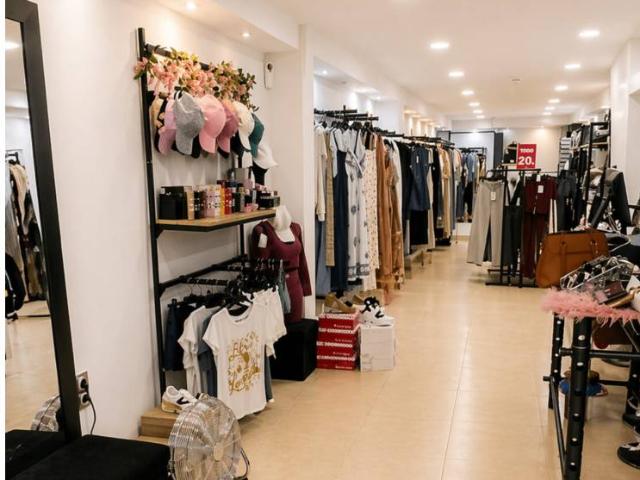 Amplio locol con gran visibilidad en el centro de Gandia