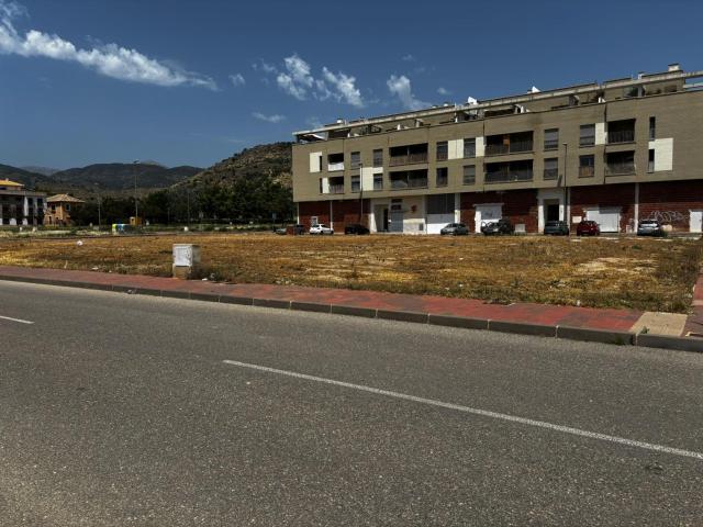 Amplio Solar en Alhama de Murcia: Oportunidad Única para Inversores