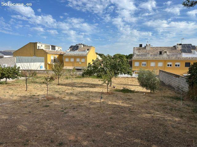 AMPLIO SOLAR EN MOLLINA SALE A LA VENTA¡