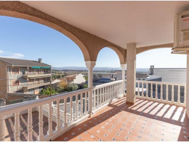 Amplio Pareado en Vega de Granada: Tu Nuevo Hogar Espera por Ti