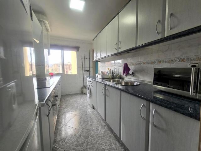 AMPLIO PISO Y LUMINOSO CON 3 DORMITORIOS, EN BARRIADA LOS CORAZONES