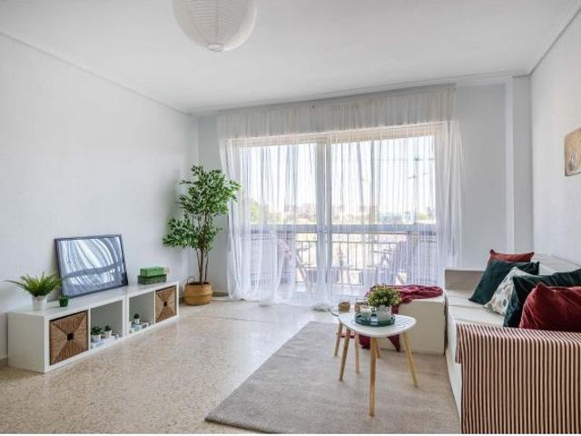 Amplio Piso a Reformar junto a nueva zona Cruz del Campo, Sevilla