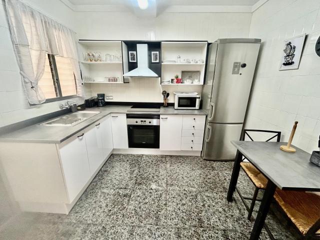 Amplio Piso Céntrico con 3 Habitaciones y 2 Baños