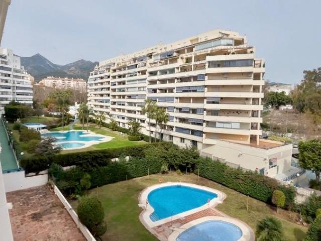 AMPLIO PISO CERCA DE LA PLAYA Y DE TODOS LOS SERVICIOS EN MARBELLA