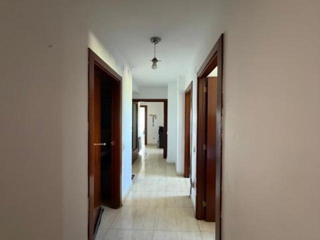 Amplio piso con ascensor, 3 habitaciones y vistas despejadas en Lleida