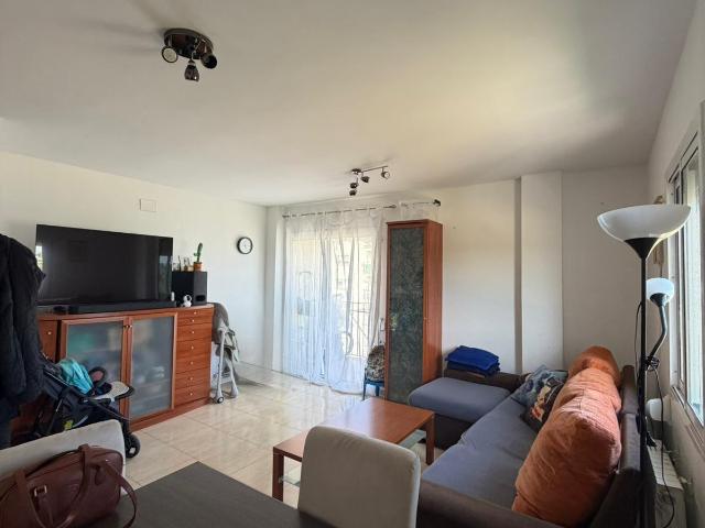 Amplio piso con ascensor, 3 habitaciones y vistas despejadas en Lleida