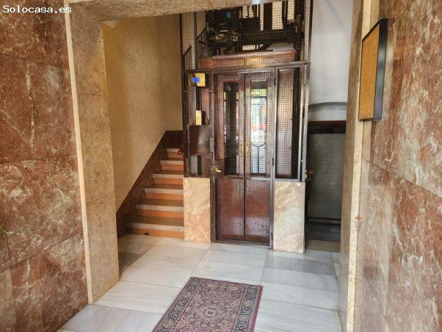Amplio piso con ascensor, balcón y 3 habitaciones en calle Tajo junto a Paseo