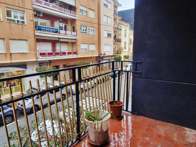 Amplio piso con ascensor y balcón en Avenida de la Constitución – Onil