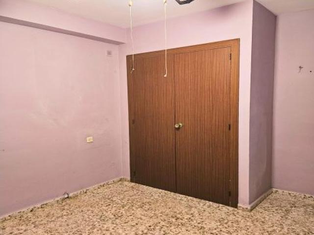 Amplio piso con garaje y piscina en La Puya – Marbella para reformar