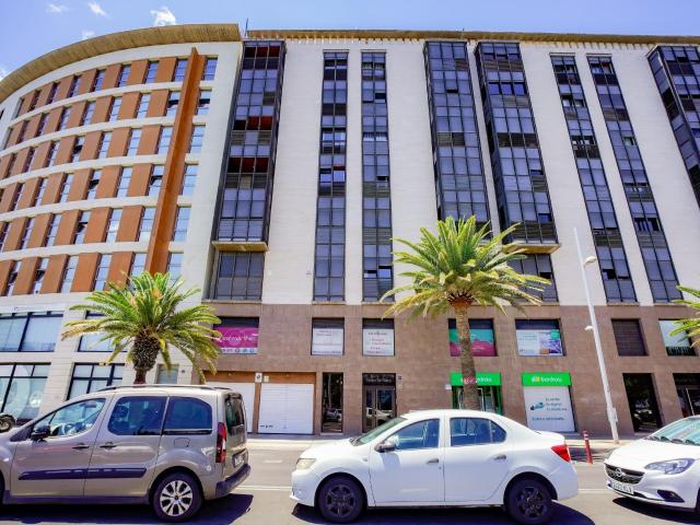 Amplio piso con garaje y trastero en pleno centro de Santa Cruz