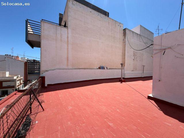 AMPLIO PISO CON GRAN POTENCIAL EN EL CORAZÓN DE TORREVIEJA