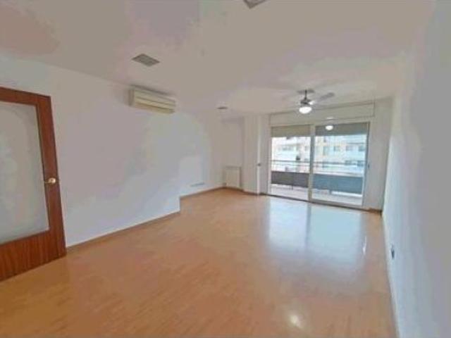 ¡ AMPLIO PISO CON PARQUING Y TRASTERO EN LA RAMBLA DE POLINYÀ !
