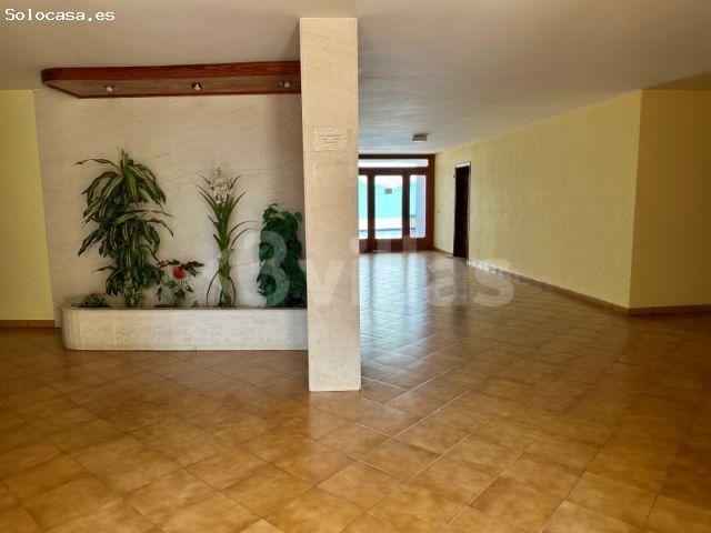 Amplio piso con piscina comunitaria, dos plazas de parking y trastero en Mahón