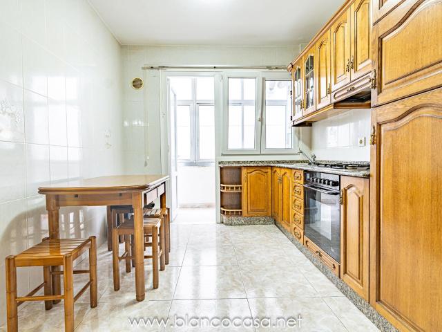 AMPLIO Piso con TERRAZA y EXCELENTE UBICACIÓN en Carballo A Coruña por 119.900€