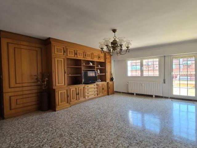 Amplio piso con terraza en alquiler en Calatayud