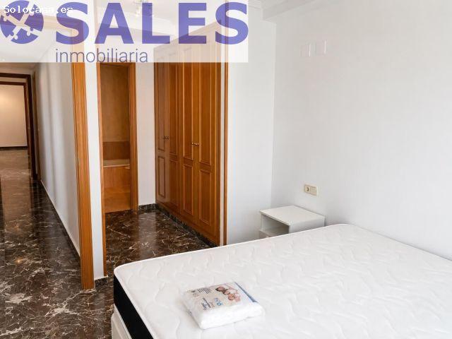 Amplio piso con terraza, piscina, pádel, garaje y trastero en Campanar