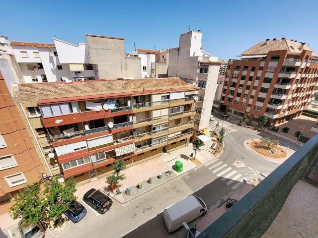 Amplio piso de 4 dormitorios con terraza en el centro de Dén. 97m² Dénia