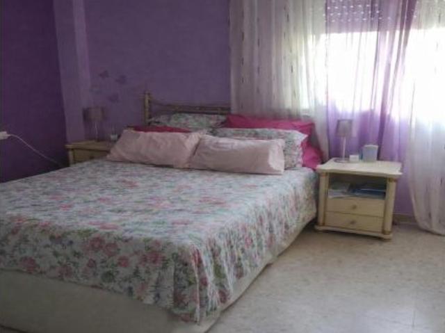 Amplio piso de 4 dormitorios en recinto cerrado con garaje y trastero