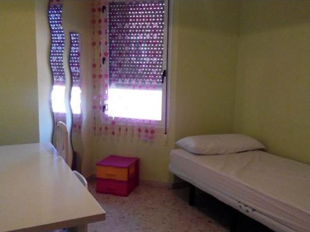 Amplio piso de 4 dormitorios totalmente exterior