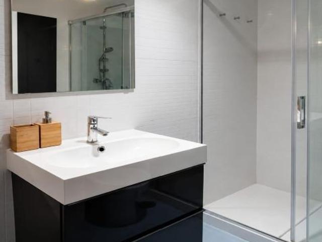 AMPLIO PISO DE 4 HABITACIONES Y 2 BAÑOS EN LA ZONA DE RESTOLLAL
