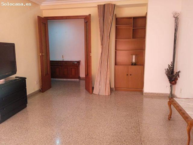 Amplio Piso de 4 habitaciones, ascensor y garaje!