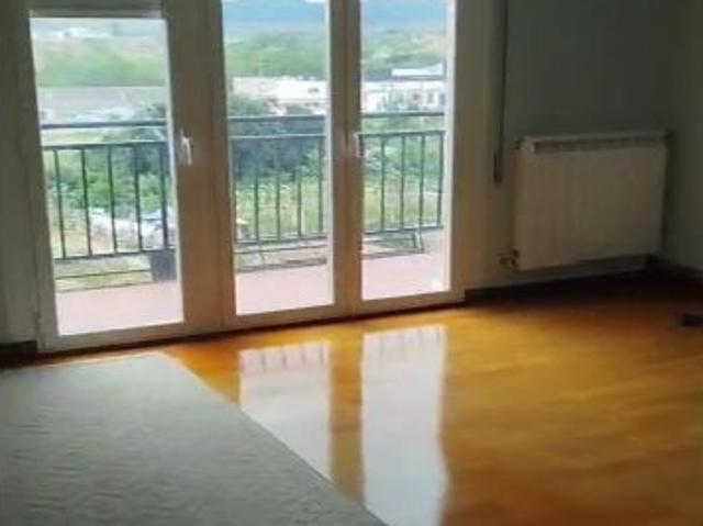 AMPLIO PISO DE 5 DORMITORIOS CON TRASTERO DE 28 M2 EN AVENIDA BENIDORM, ARNEDO