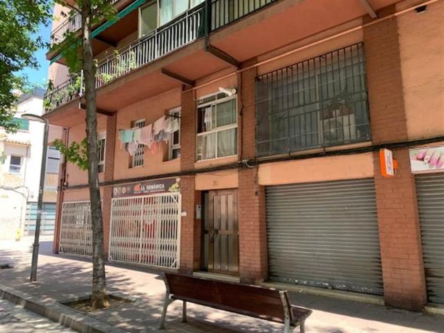 AMPLIO PISO DE 93 M² EN BARBERÀ DEL VALLÈS, 2ª PLANTA, GRAN OPORTUNIDAD DE INVERSIÓN