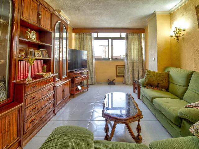 Amplio piso de 104 m2 con ascensor en Avenida de la Aurora, Málaga