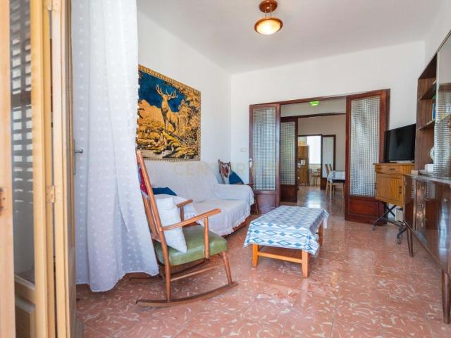 AMPLIO PISO DE 118 m² EN EL CENTRO DE IBIZA CON GRAN POTENCIAL