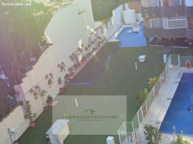 Amplio piso de 130 m² con terraza, piscina y vistas al mar en pleno centro de