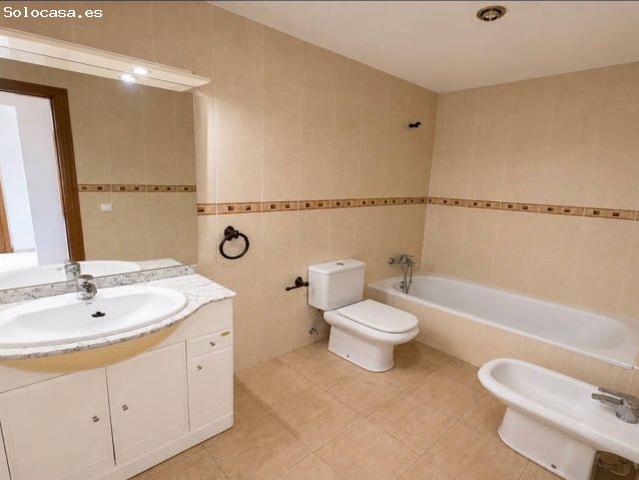 Amplio piso de 1 dormitorio en Costalita Estepona, a aproximadamente 1 km andando de la playa