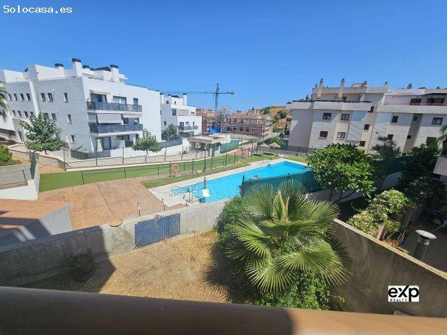Amplio piso de 3 dormitorios con terraza, garaje, trastero y piscina en Mijas Costa