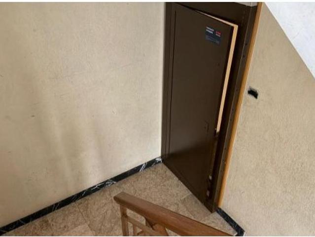 Amplio piso de 3 dormitorios con tres terrazas y excelente ubicación en Almansa