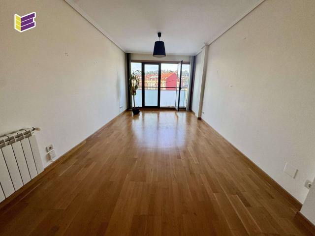 Amplio piso de 3 dormitorios con garaje y bodega en Puxeiros !