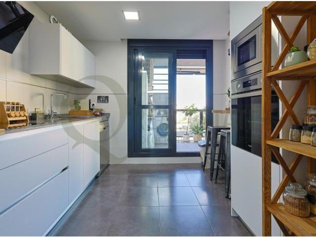 Amplio piso de 3 dormitorios en Pau 5, Playa San Juan – Piscina, pádel, garaje y trastero