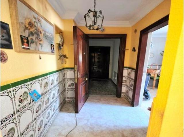 Amplio piso de 3 habitaciones con terraza en Atabal
